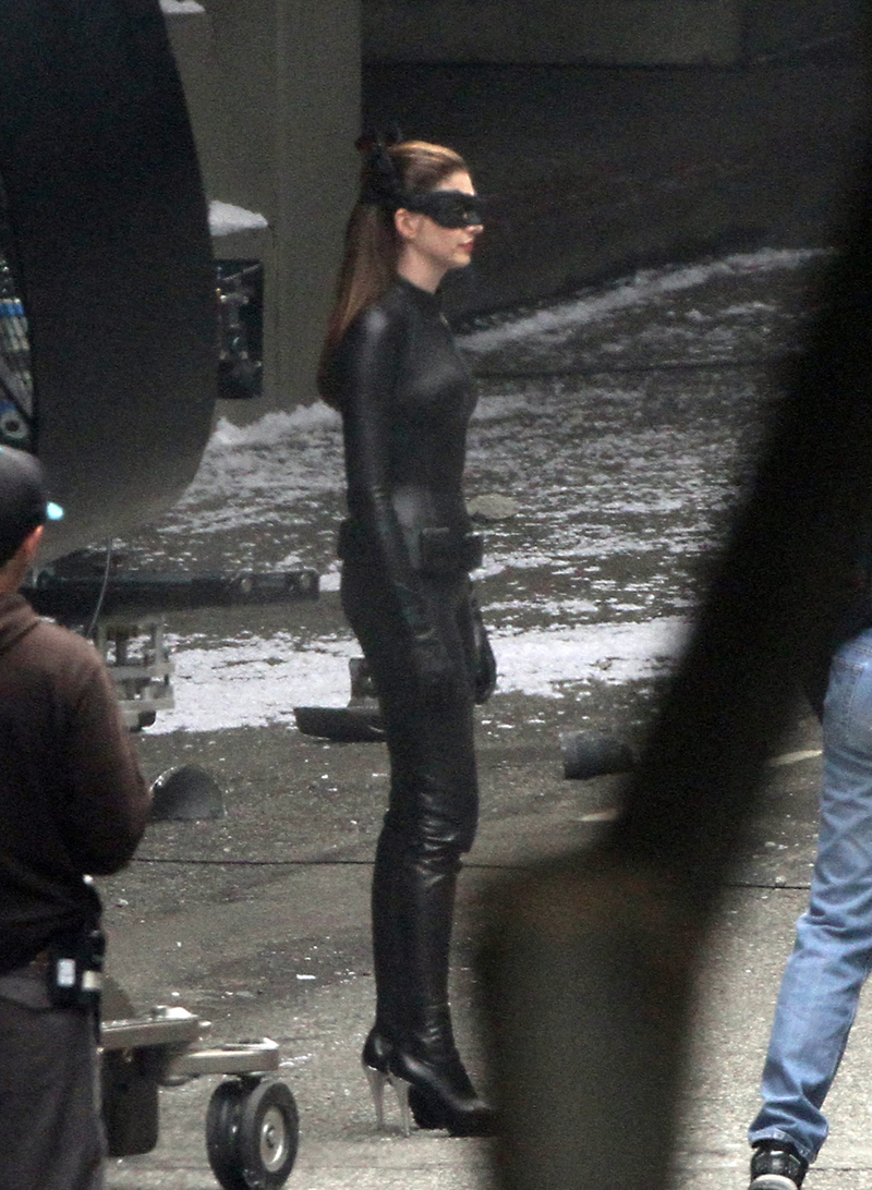 Illustration for article titled The Dark Knight Rises — 30 Catwoman Set Pictures